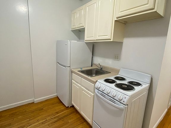 4th image of 416 W 56th St APT 14
