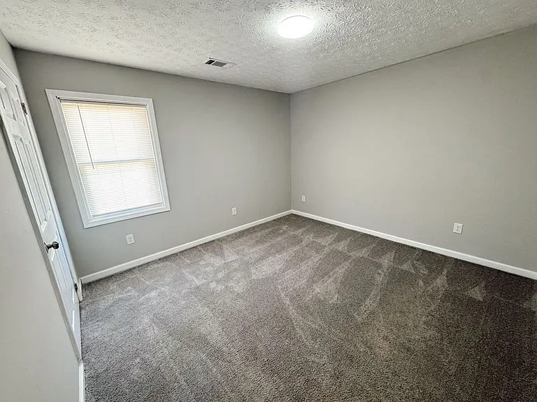 Valley View Apartments — Photo 6