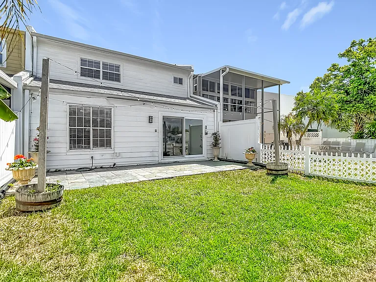 8733 Bay Pointe Dr — Photo 48