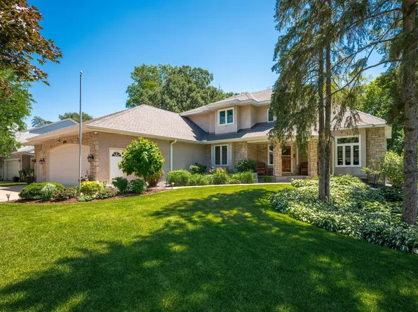 662 Sunset Ct, Shoreview, MN 55126