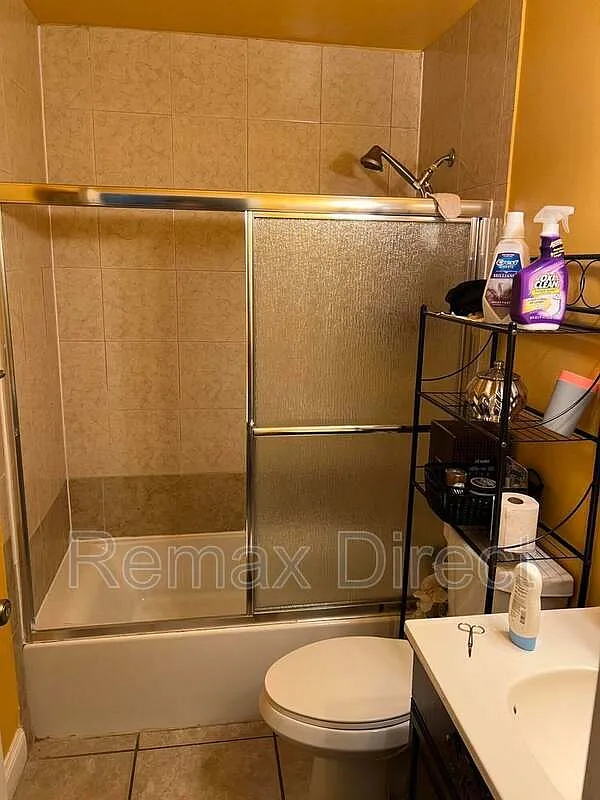 4 bed, 2.0 bath, $3,000 — Photo 1