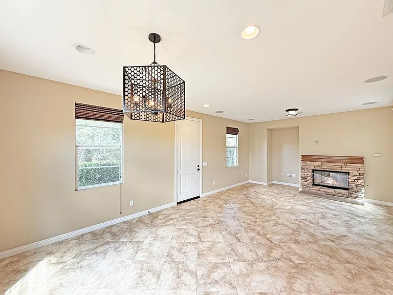 8404 Katherine Claire Ln — Photo 5