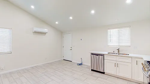 710 Holly Ave #3 Photo 1