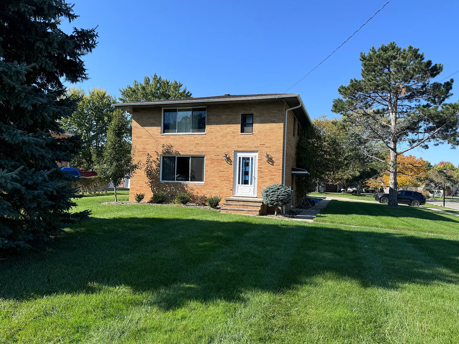 3 bed, 1200 sqft, $1,550 — Photo 1