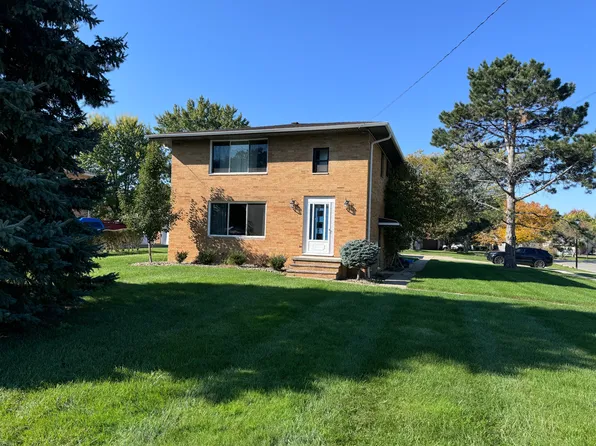 16936 Park Lane Dr, Strongsville, OH 44136