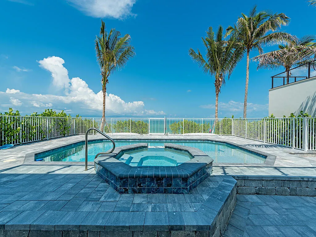6 bed, 4.5 bath, 3400 sqft, $60,000 — Photo 4