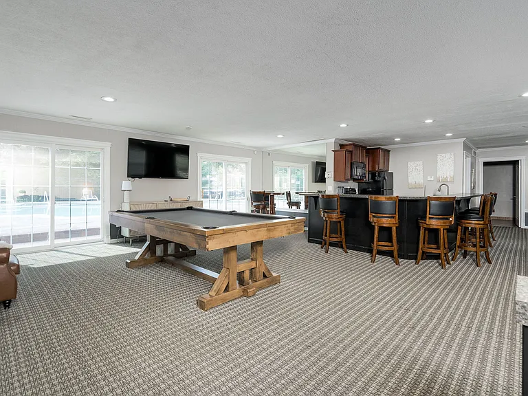 Knob Hill Apartments — Photo 20
