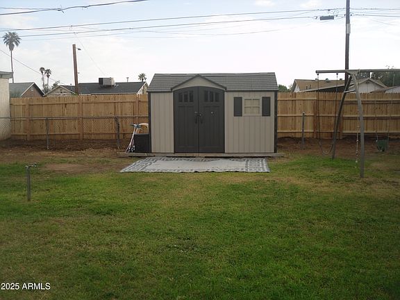 4th image of 667 W Pinkley Avenue W