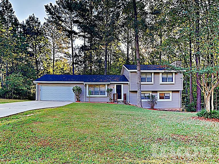 133 Fairview Dr — Photo 1