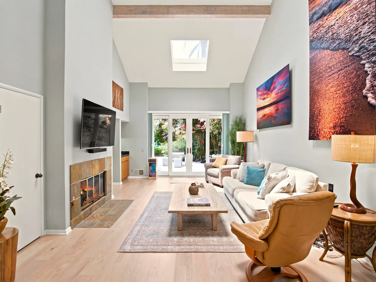 3 bed, 2.0 bath, 2533 sqft, $21,500 — Photo 3