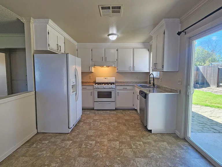 6013 Brett Dr — Photo 10