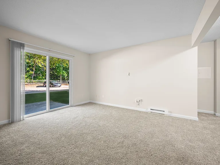 2900 W War Memorial Dr — Photo 3