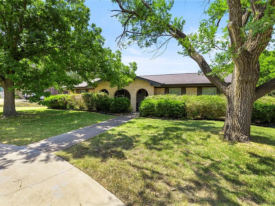 1st image of 1007 Oak Hollow Dr