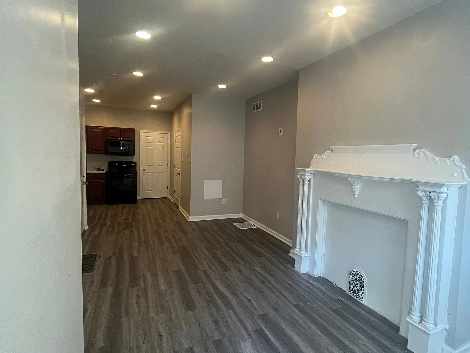 1 bed, 700 sqft, $1,100 — Photo 2