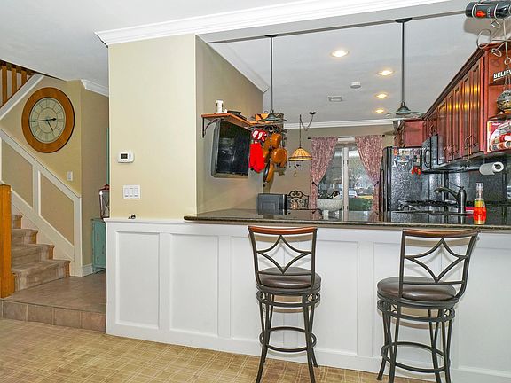 5th image of 5 Kristin Ln