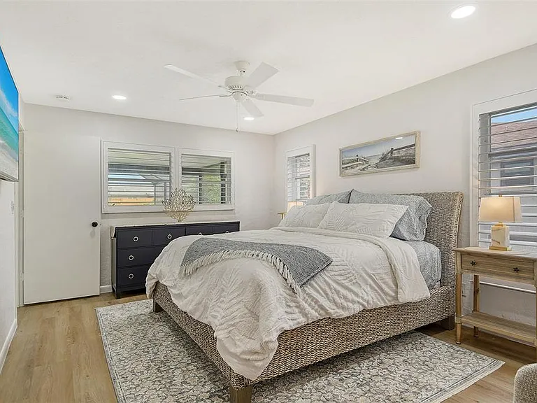 6722 Roxbury Dr — Photo 37