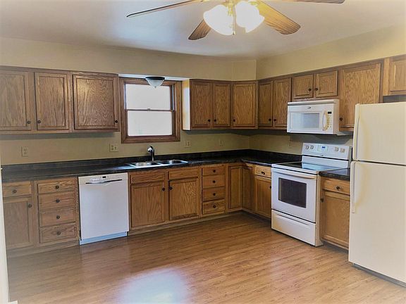3rd image of 169 W Paradise Dr #169