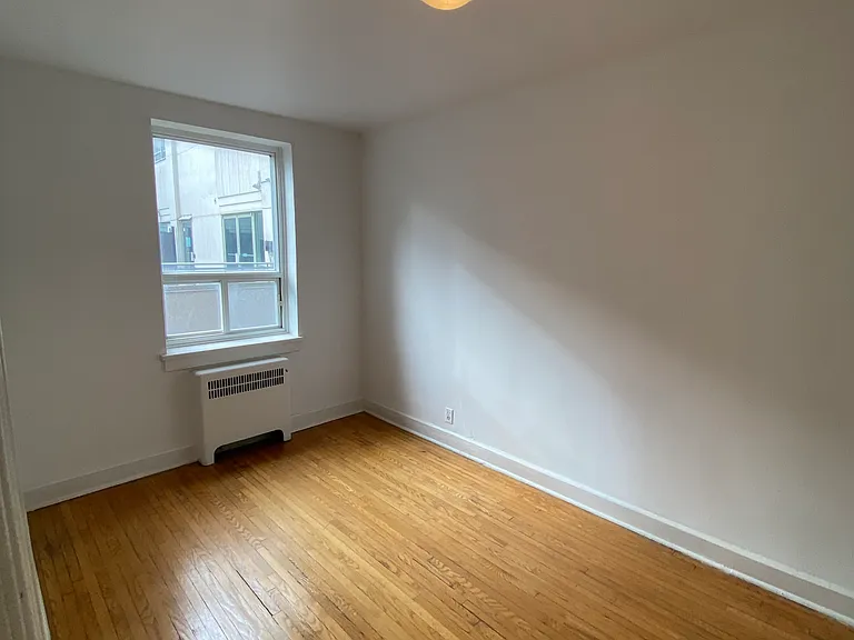 1233 Yonge St — Photo 6