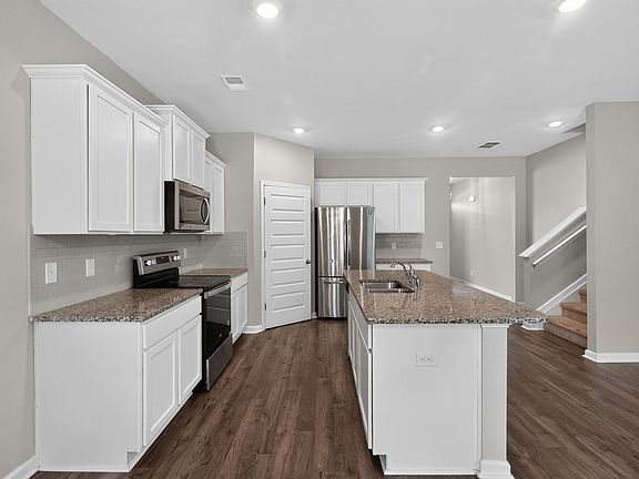 4th image of 446 Furlough Dr