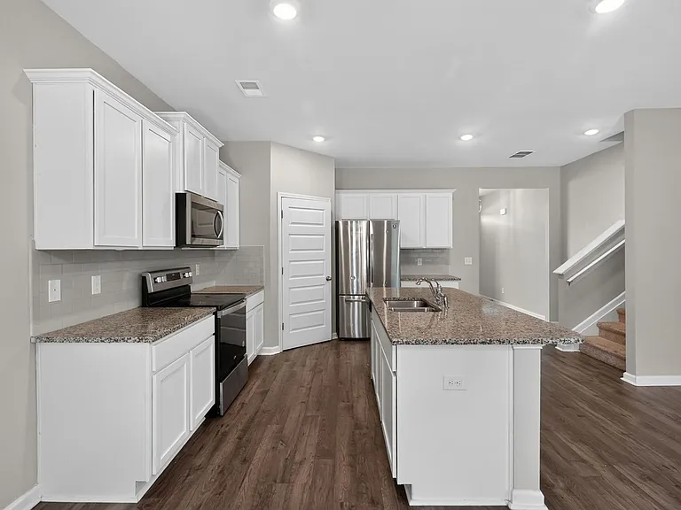 446 Furlough Dr — Photo 4