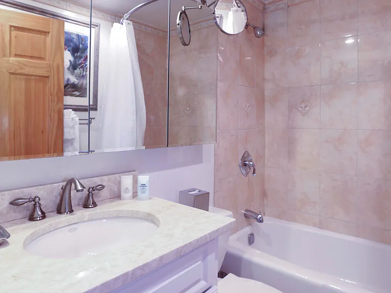 150 W 51st St #1530 — Photo 8