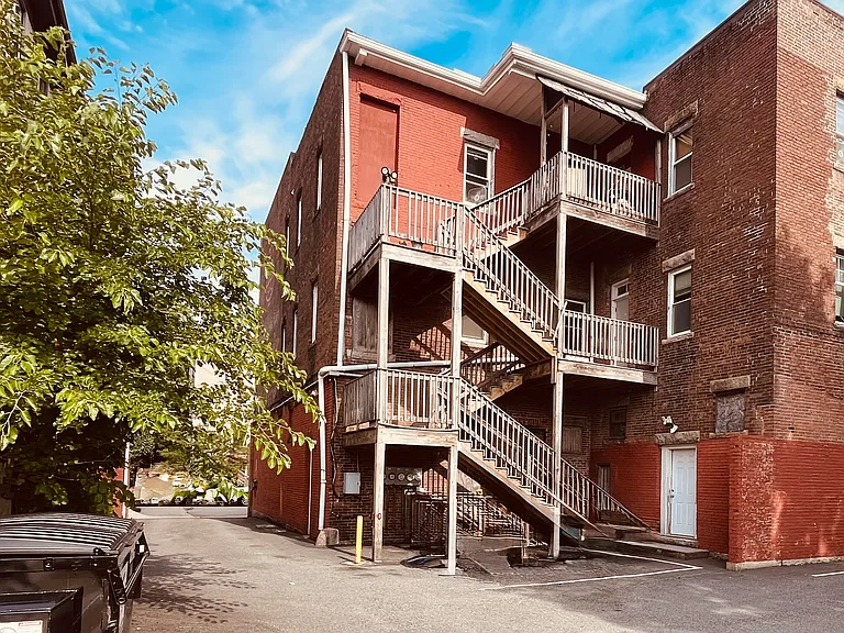 202 E Main St #3 — Photo 9