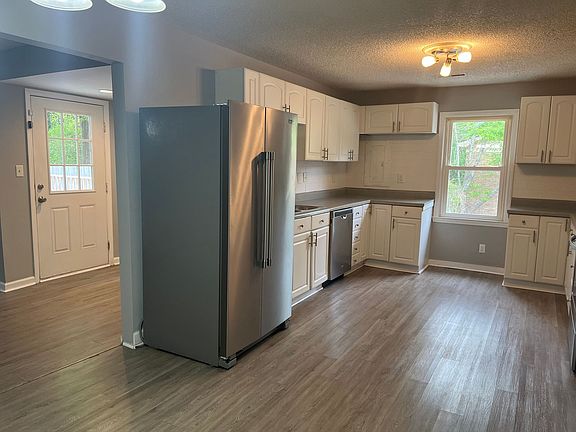 5th image of 423 Mary Scott Dr