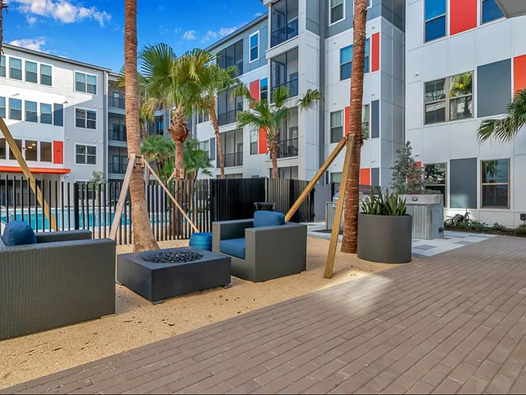 Nexus Brandon Apartments — Photo 38
