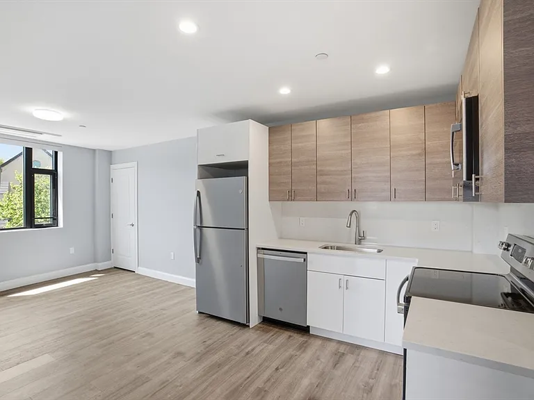 632 Centre St #306 — Photo 4