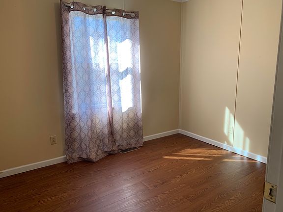 3rd image of 1254 Pine Ave
