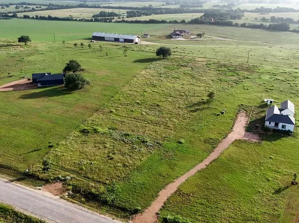 334 Vineyard View Trl, Carmine, TX 78932