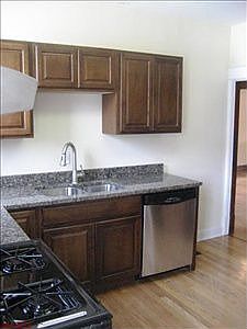 3rd image of 3163 Hampton Ave