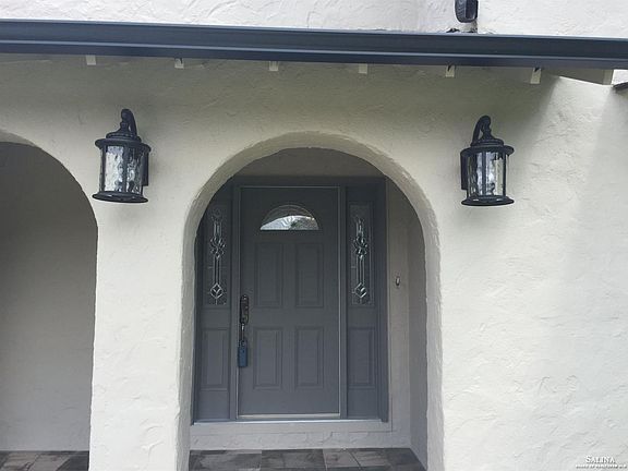 4th image of 2121 Hillside Dr