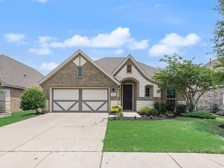 1560 Seminole Dr — Photo 3