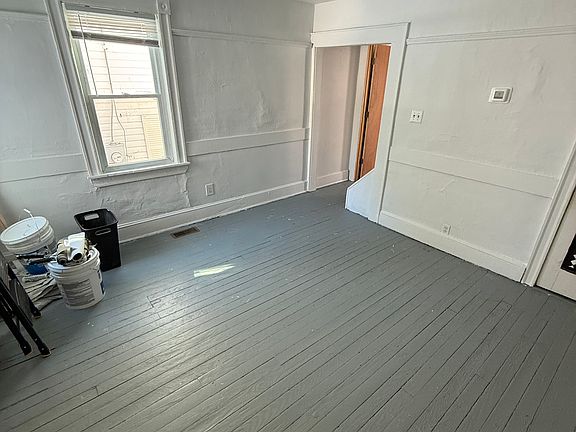 3rd image of 32 1/2 North St