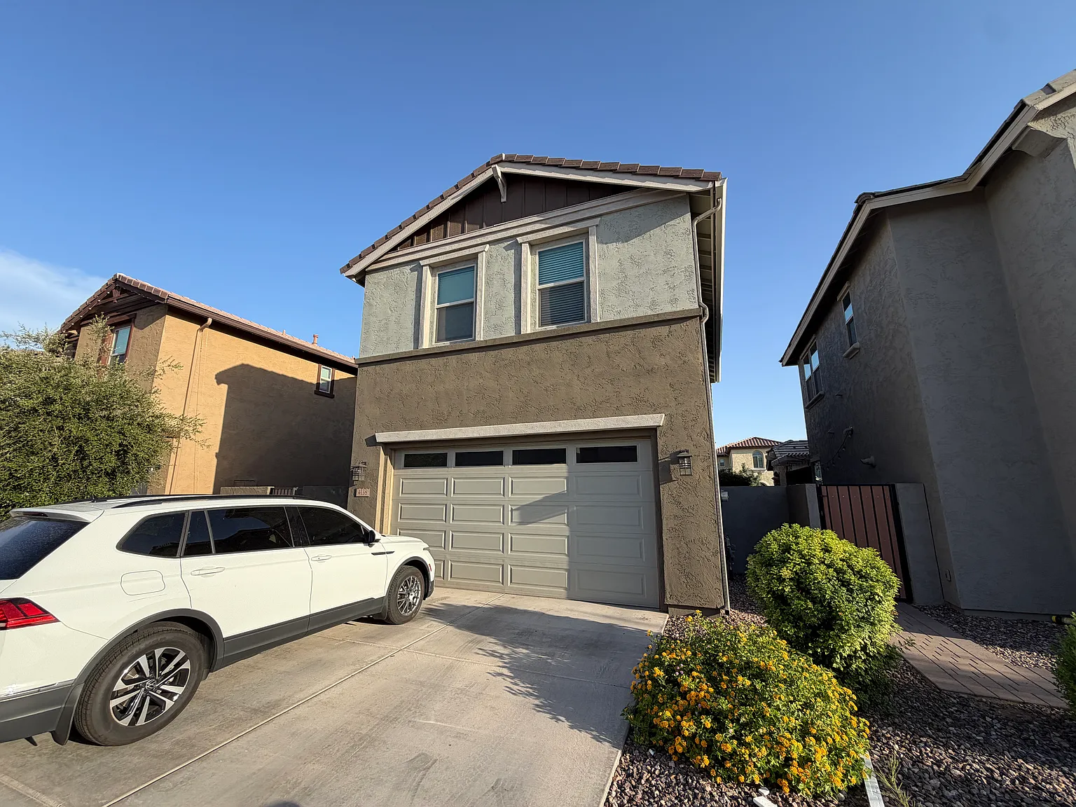 4 bed, 2402 sqft, $2,500 — Photo 4