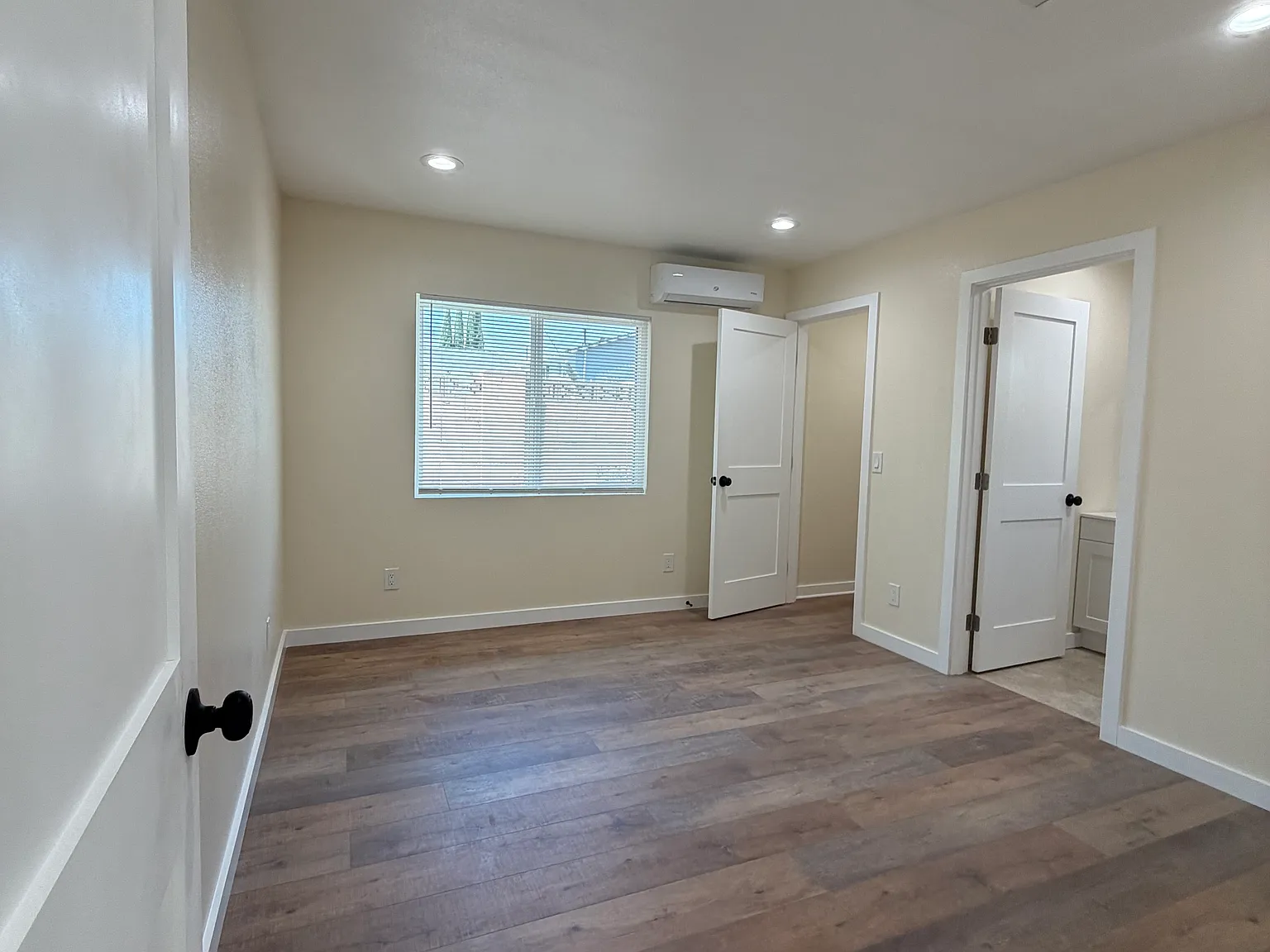 1013 Treadwell Ave — Photo 4