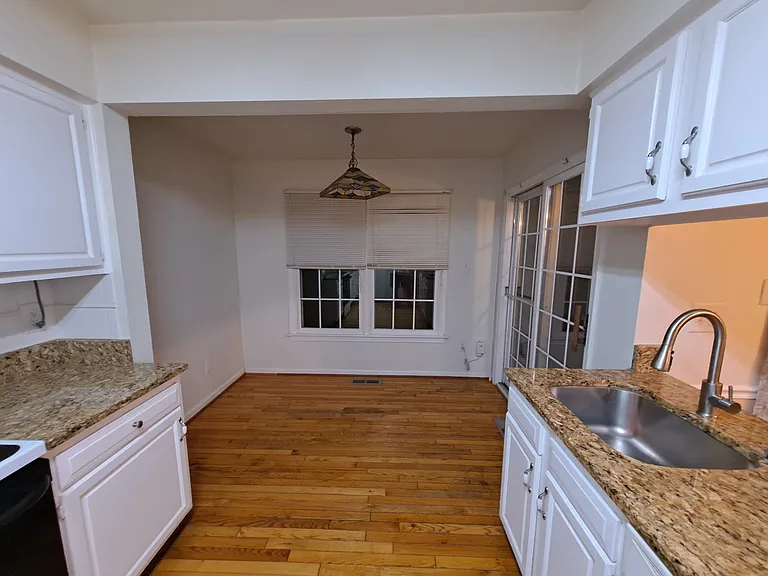 6016 Rockton Ct — Photo 5