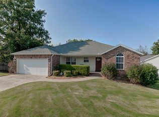 38 Valley View Cir, Bentonville, AR 72712