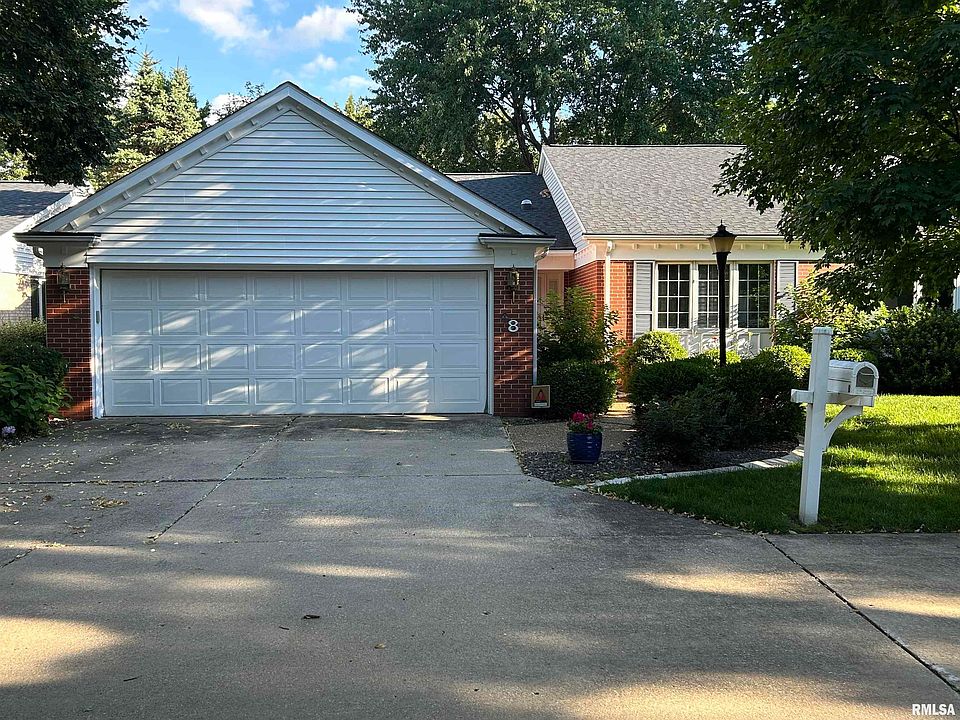 1st image of 8 Turnberry Pl