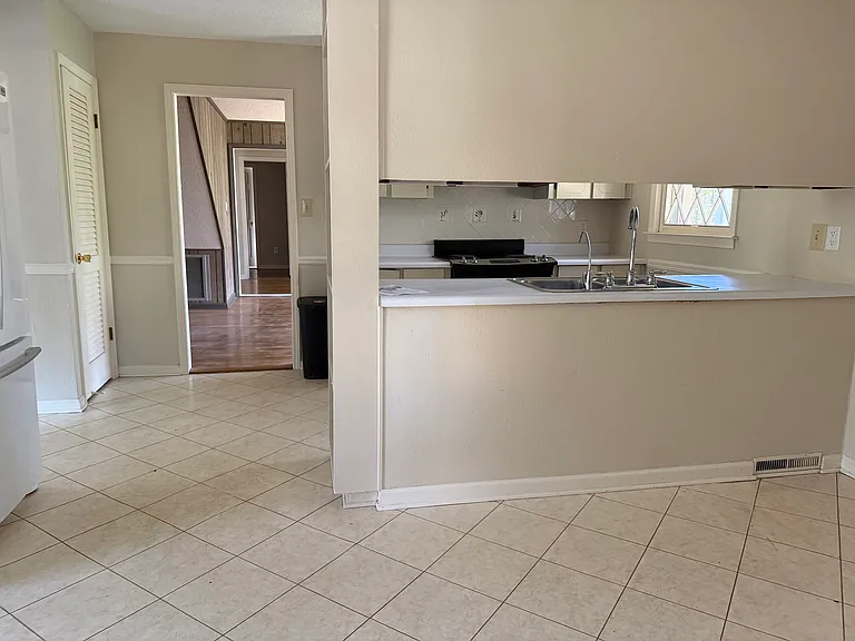 803 Captain Kell Dr — Photo 4