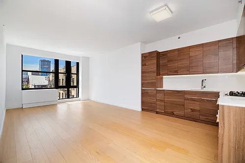 171 Suffolk St #6J Photo 1