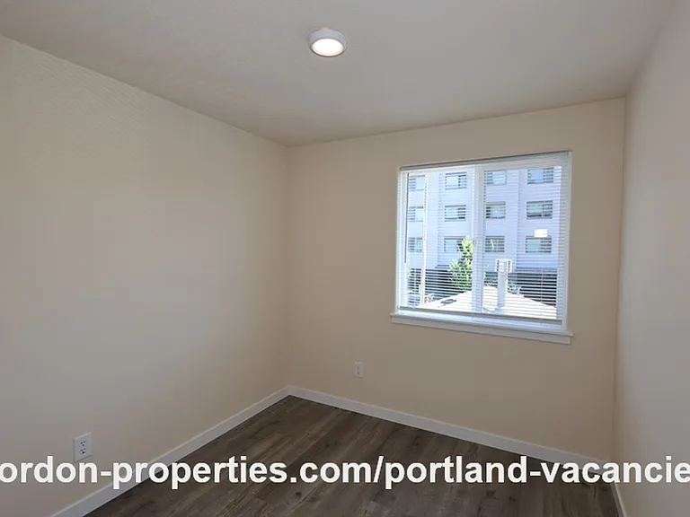 5407 SE 121st Ave — Photo 32