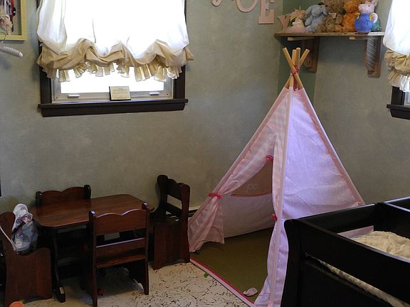 2nd bedroom