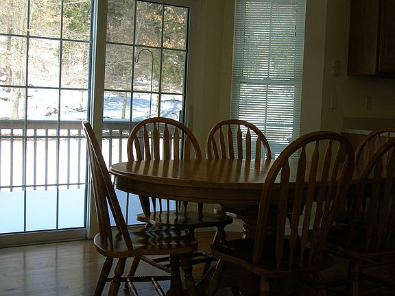 Breakfast area, SGD to deck