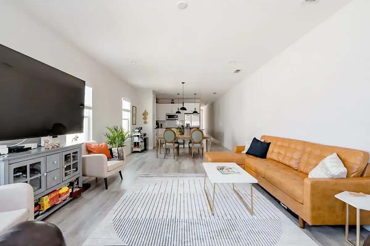 4 bed, 1869 sqft, $3,540 — Photo 3