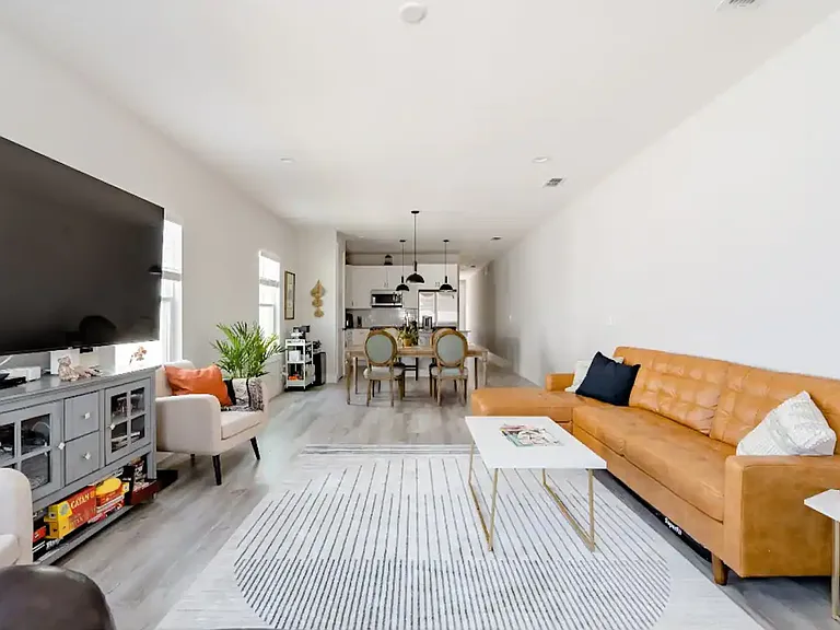 815 7th Ave S — Photo 3