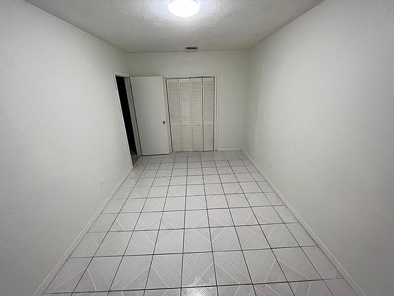 4th image of 522 NW 25th Ave