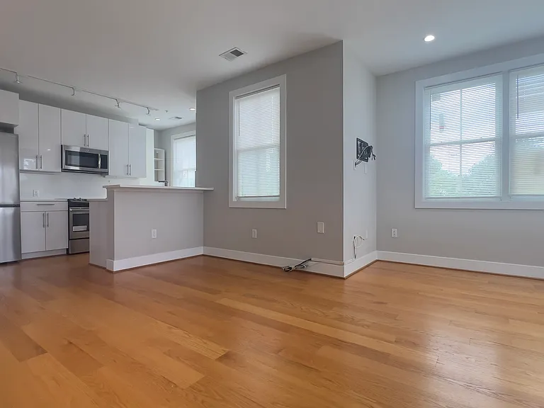 1209 G St SE #8 — Photo 9