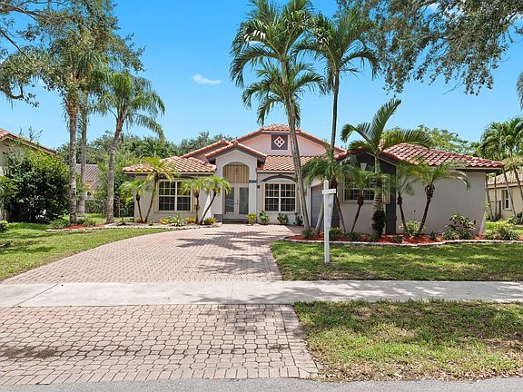 2nd image of 5692 NW 41st Avenue